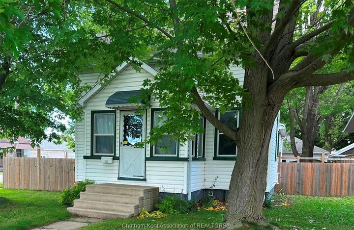 417 Wallace Street  Wallaceburg ON N8A 4L3 photo