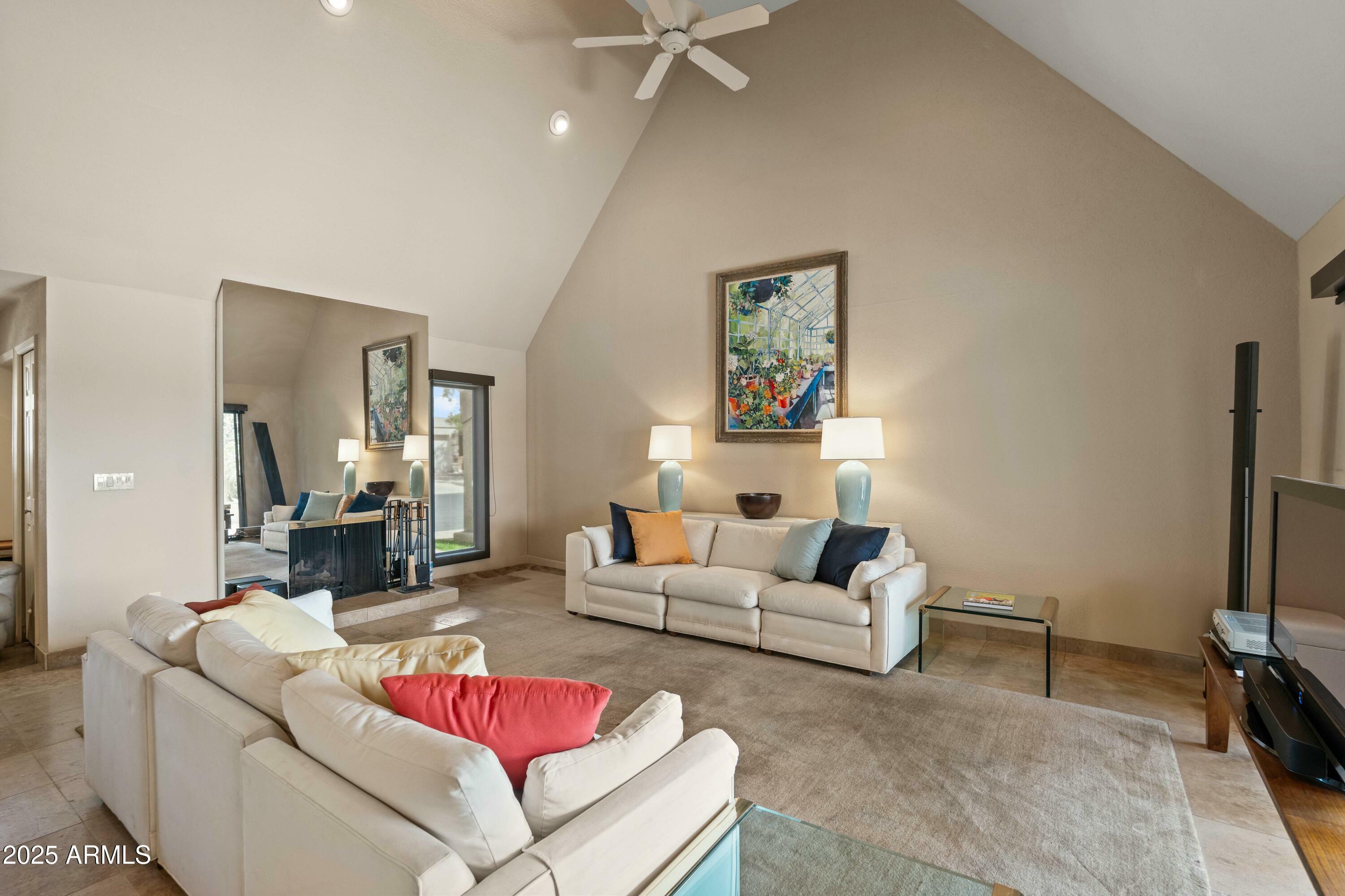 Property Photo: 3033 E Claremont Avenue AZ 85016