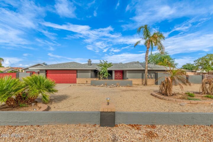 Property Photo: 18585 N 70th Avenue AZ 85308