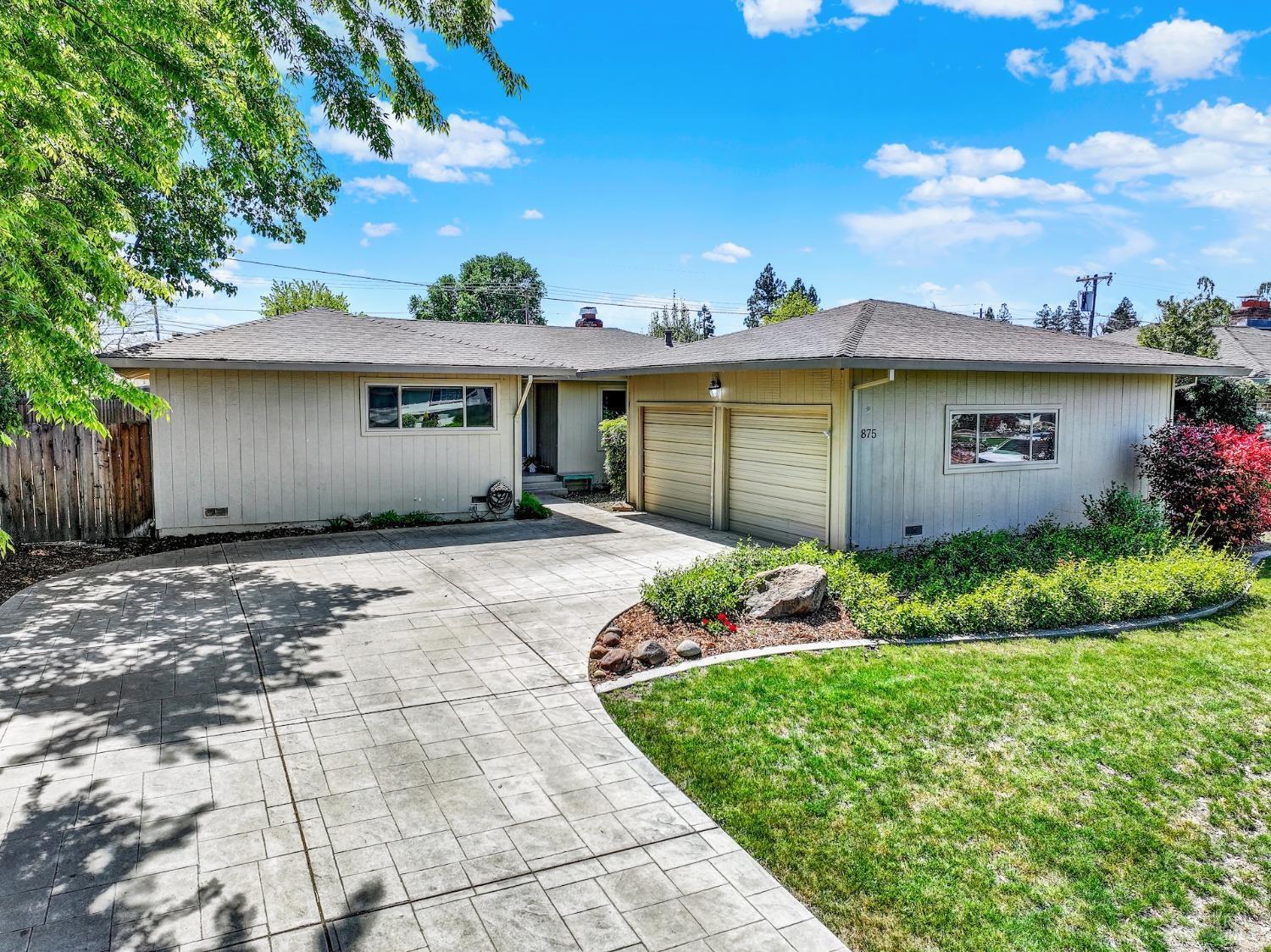 875 W B Street  Dixon CA 95620 photo
