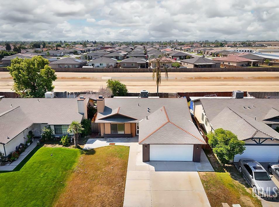 Property Photo: 1313 Candace Avenue CA 93307