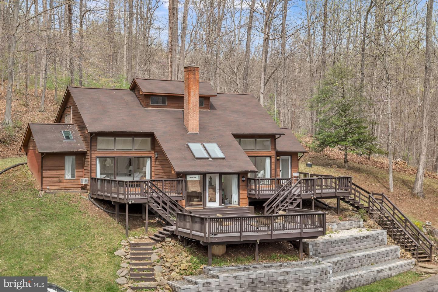 Property Photo: 38528 Lime Kiln Road VA 20117
