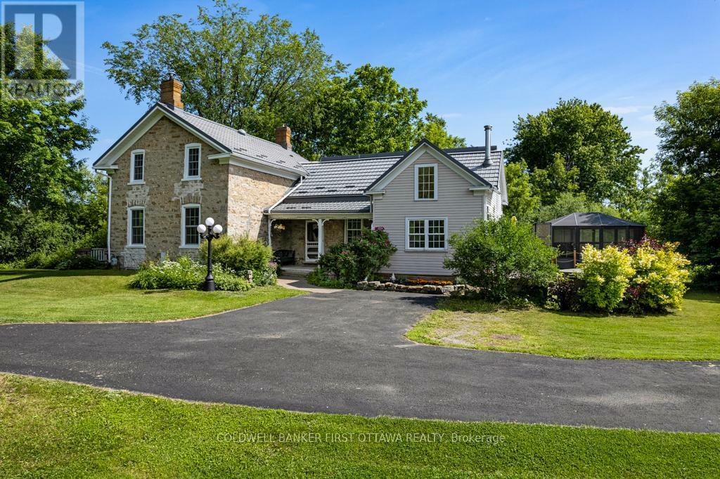 Property Photo: 28 South Street ON K7H 2G1