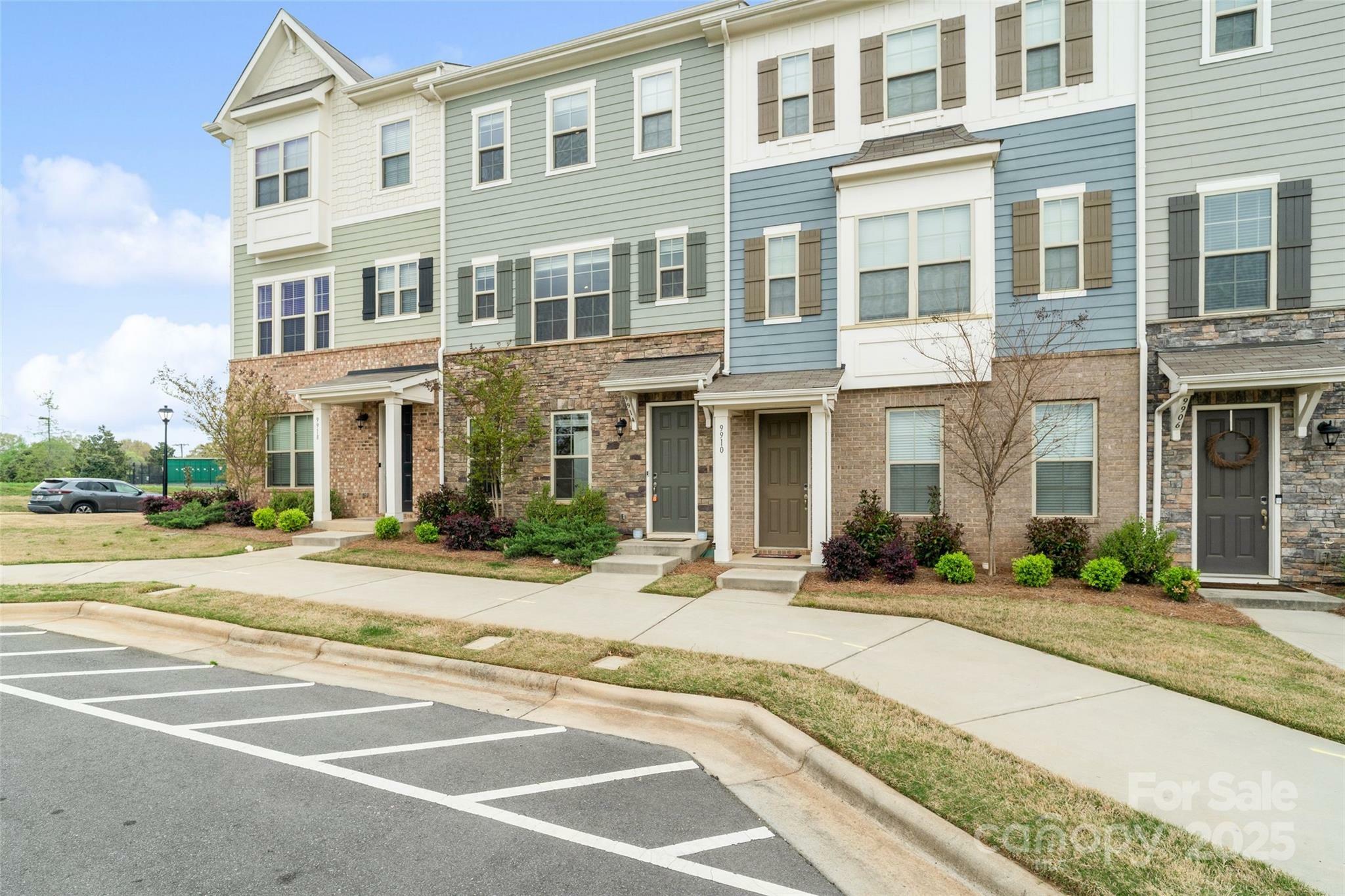 Property Photo: 9914 Ainslie Downs Street NC 28273