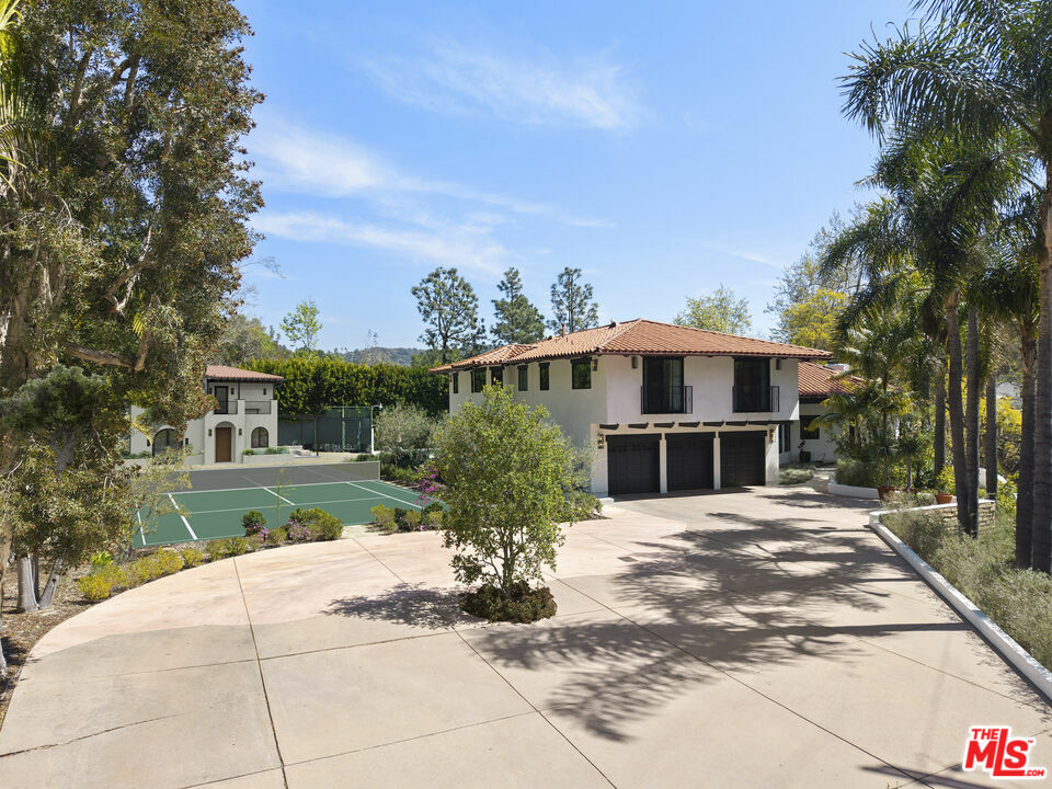 7651 Willow Glen Rd  Los Angeles CA 90046 photo
