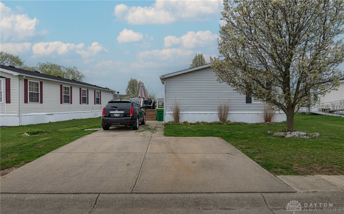 Property Photo:  11142 Oakwood Village  OH 45342 