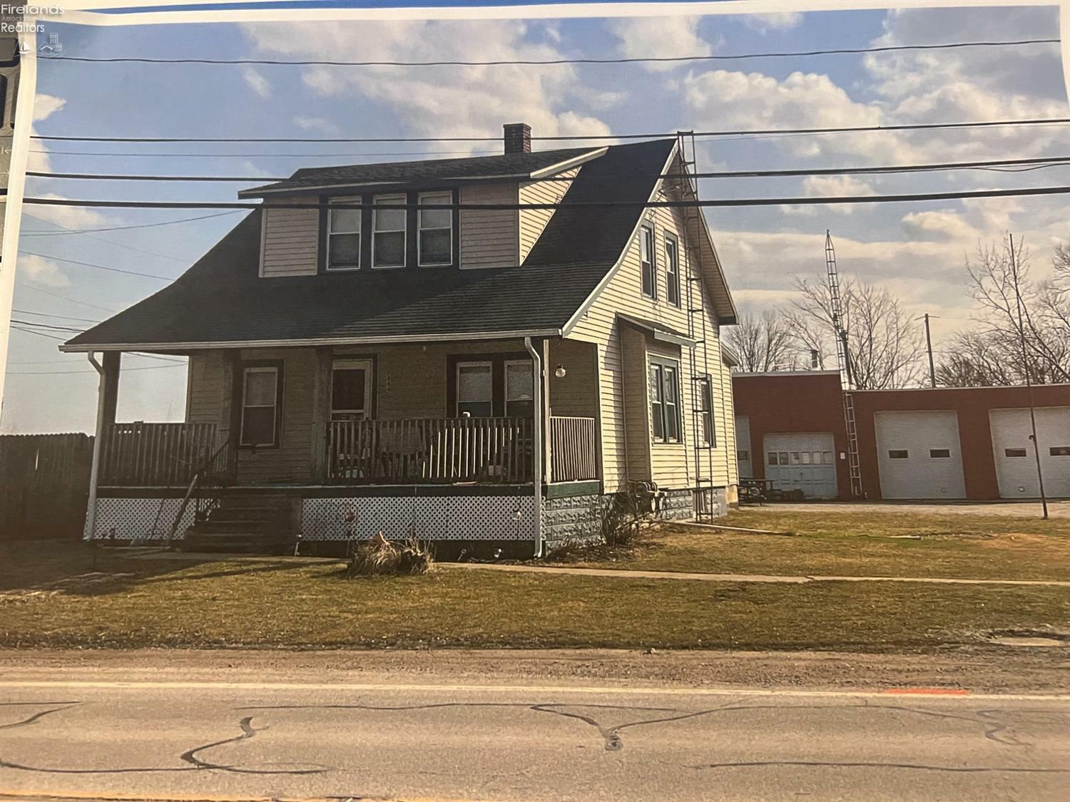 Property Photo: 1340 1344 W Lakeshore Drive 1372 OH 43452
