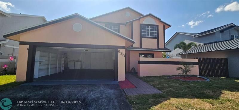 Property Photo: 930 SW 99th Ave FL 33025