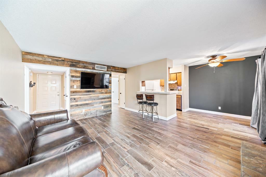 Property Photo: 700 Thicket Lane 305 TX 77079