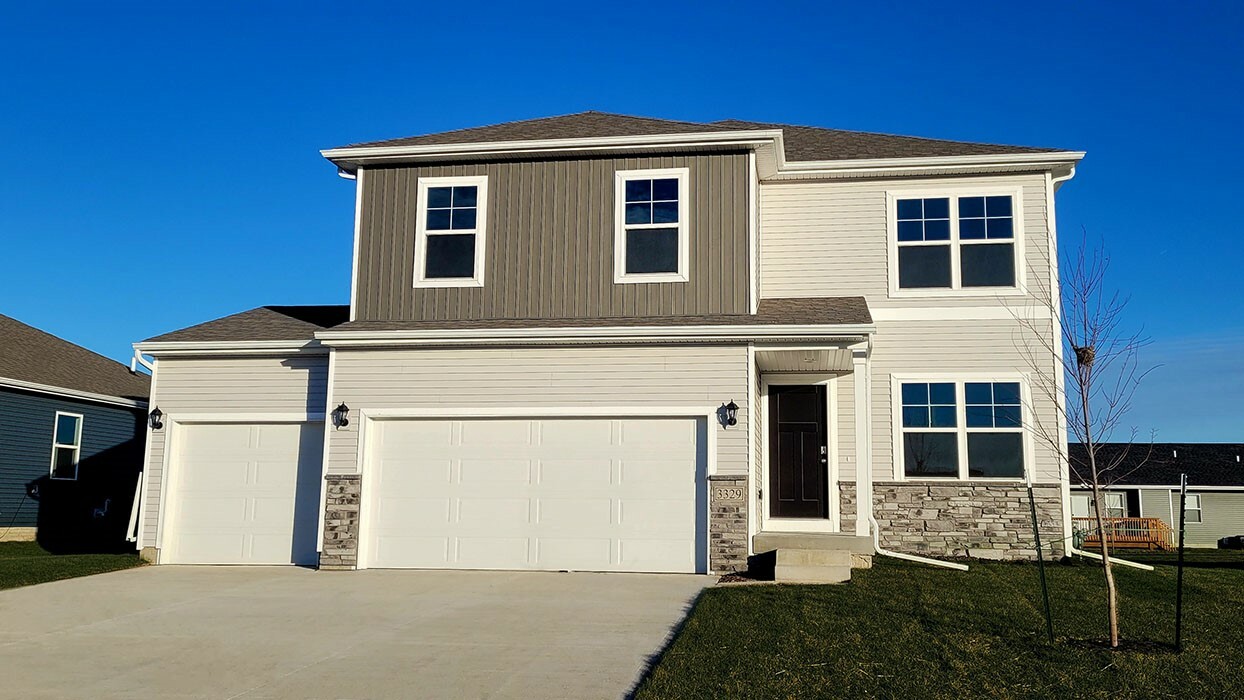 Property Photo: 2827 Plum Drive IA 50211