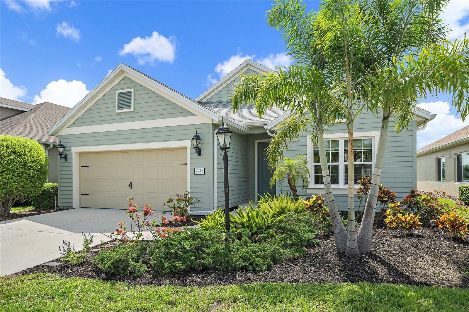 Property Photo: 7743 Ridgelake Circle FL 34203