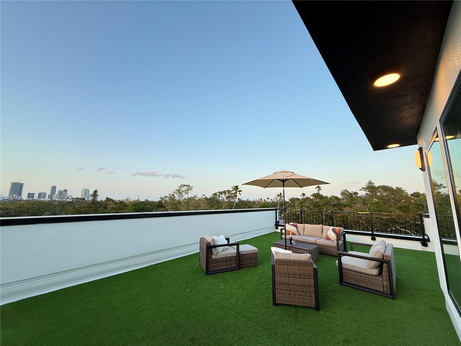 Property Photo: 2112 4th Street S FL 33705