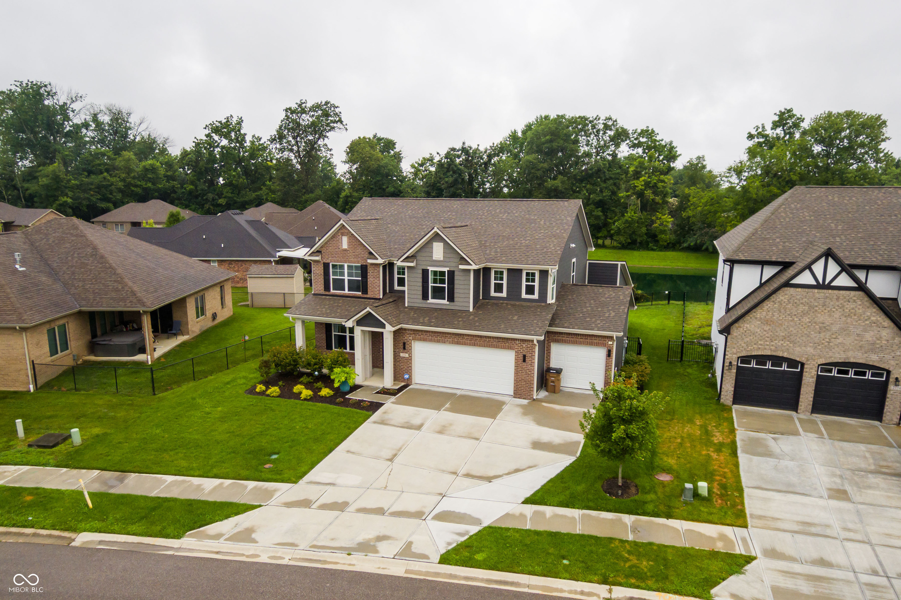 2736 Victory Drive  Columbus IN 47203 photo