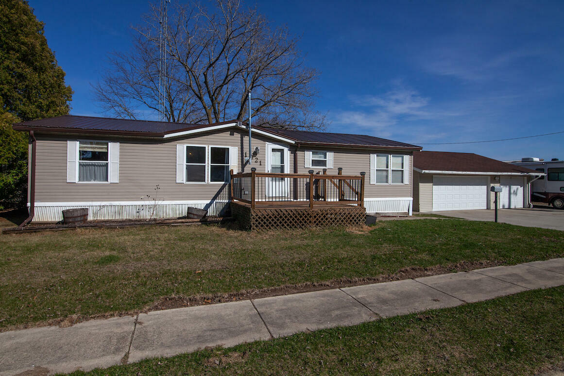 Property Photo: 1021 Collins St WI 53016