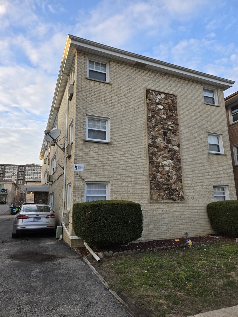 Property Photo:  8706 W Summerdale Avenue 2N  IL 60656 