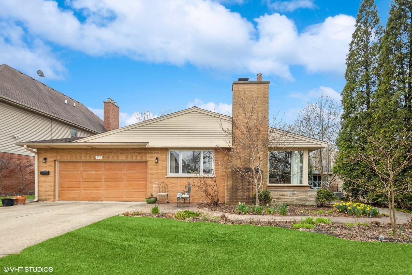 Property Photo: 609 52nd Place IL 60558