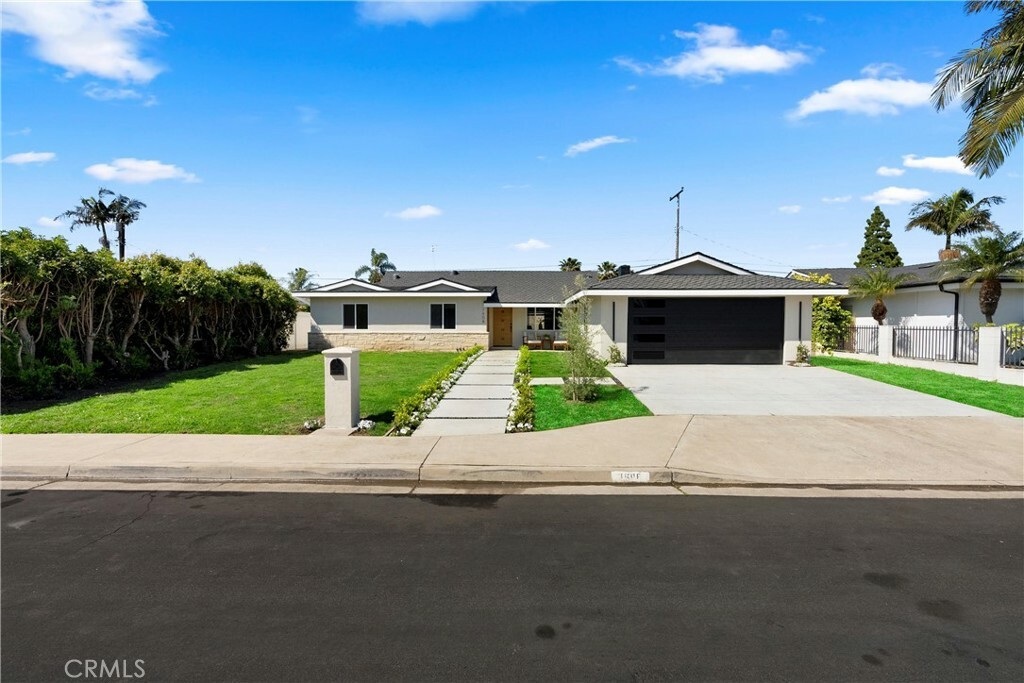 Property Photo: 1608 Elm Avenue CA 92626