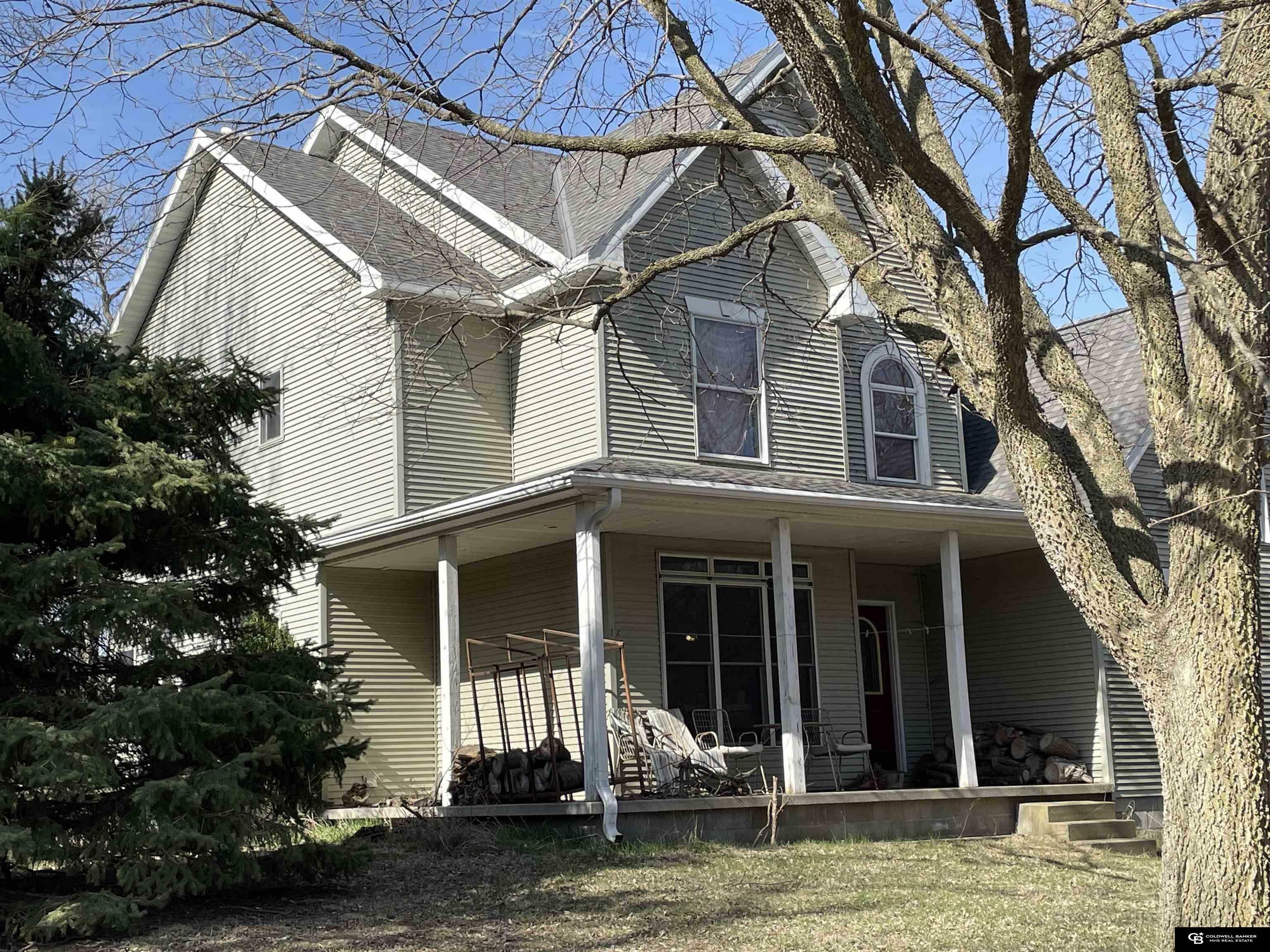 Property Photo: 575 E 5th Street NE 68065