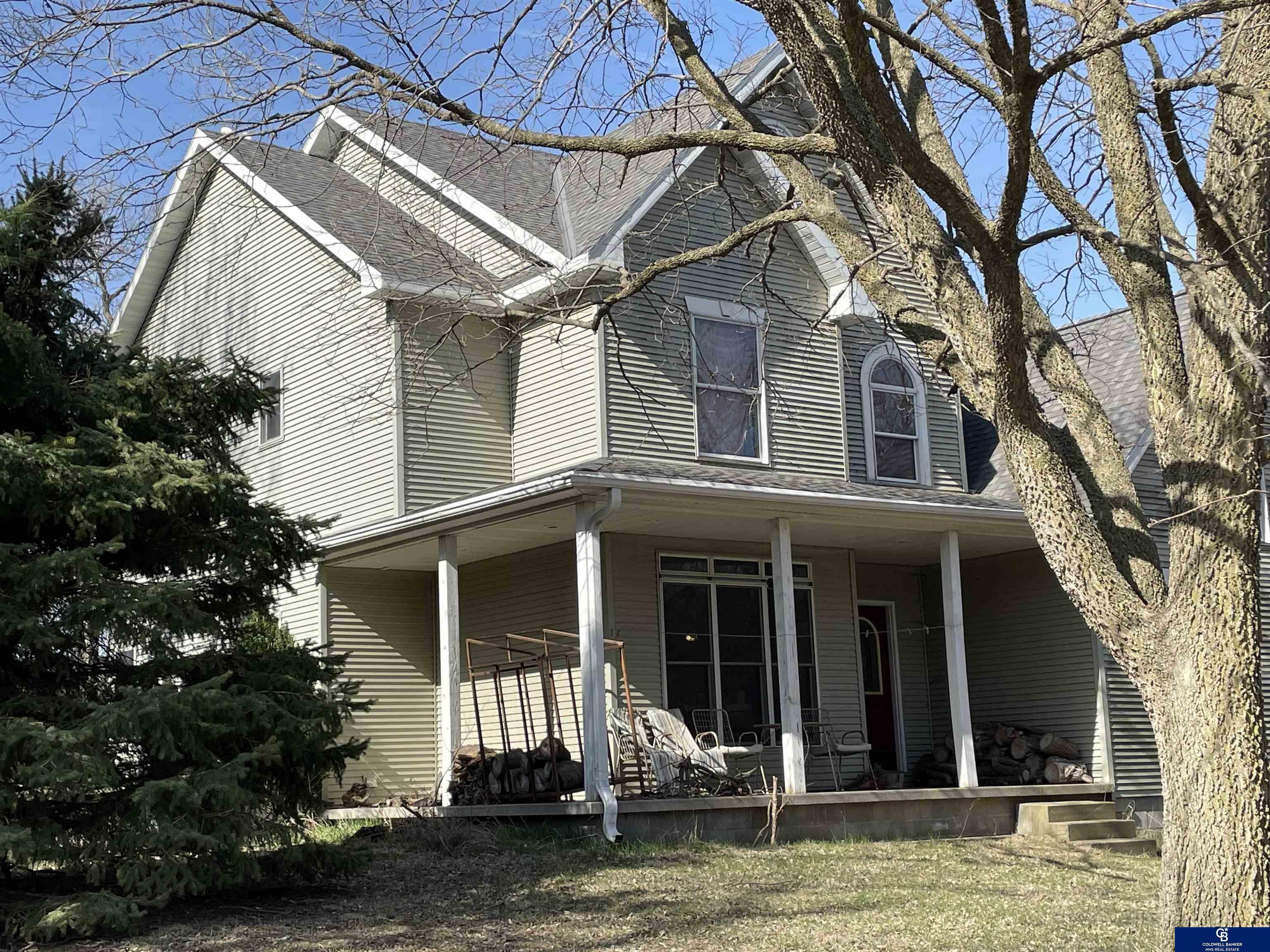 Property Photo: 575 E 5th Street NE 68065
