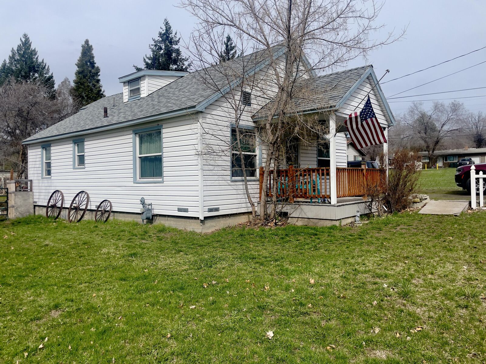 Property Photo:  4847 Shasta Way  OR 97603 