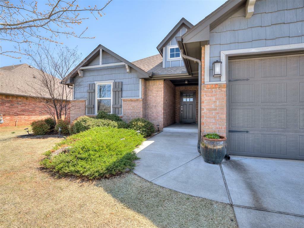 Property Photo: 524 Cristo Pass OK 73025