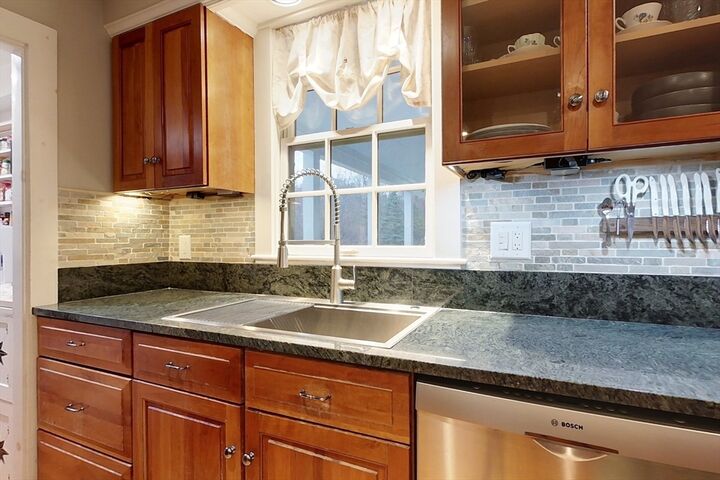 Property Photo:  101 Chestnut St  MA 01463 