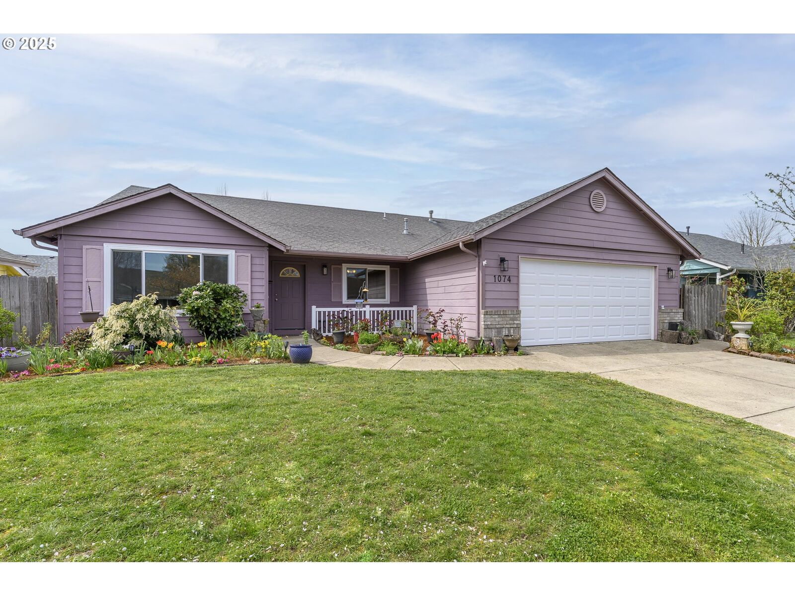 Property Photo:  1074 S 6th St  OR 97351 