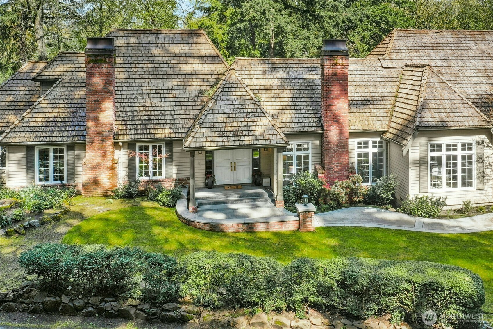 Property Photo: 8150 Evergreen Lane WA 98040