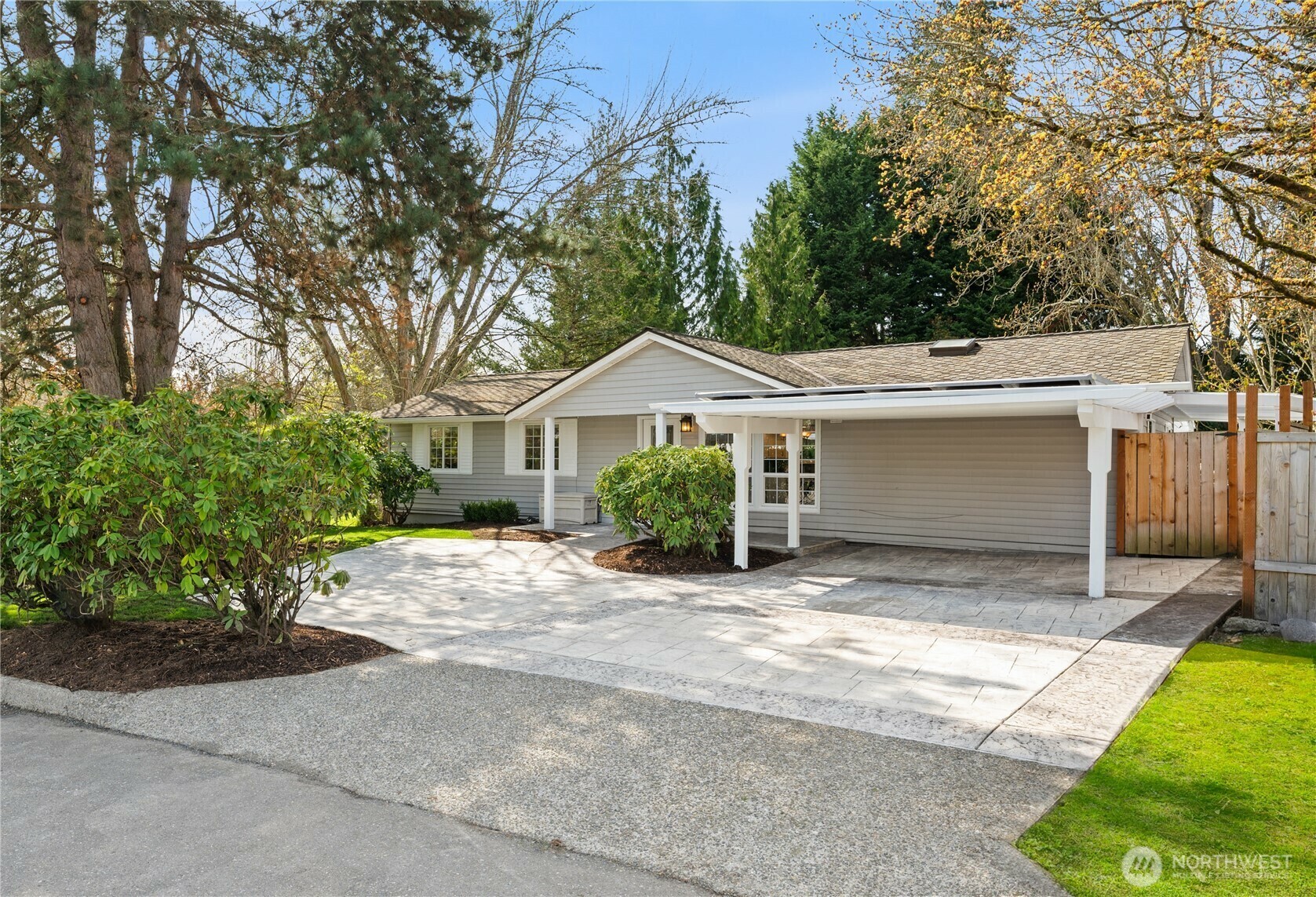 Property Photo: 651 154th Avenue SE WA 98007