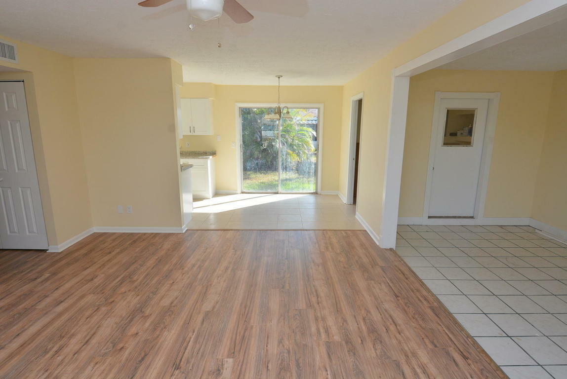 Property Photo: 912 SE 8th Street FL 34994