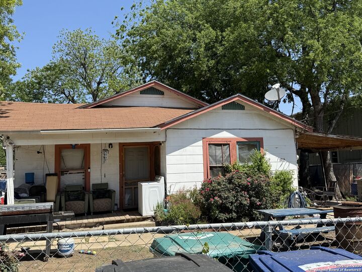 1915 Pasadena St  San Antonio TX 78201 photo