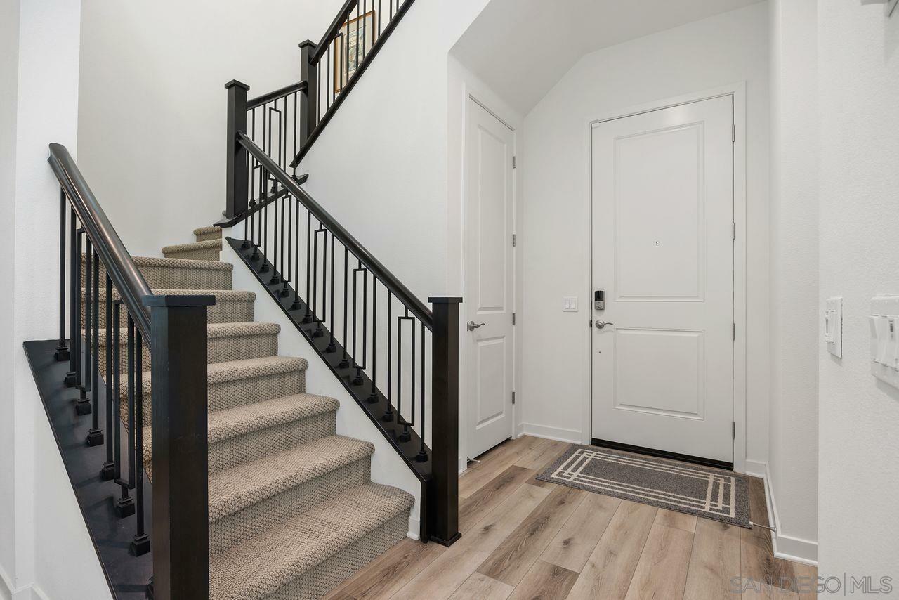 Property Photo:  565 Townsend Way  CA 92078 