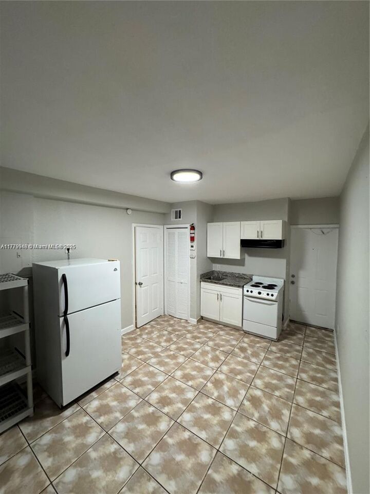 Property Photo: 17325 Homestead Ave 5 FL 33157
