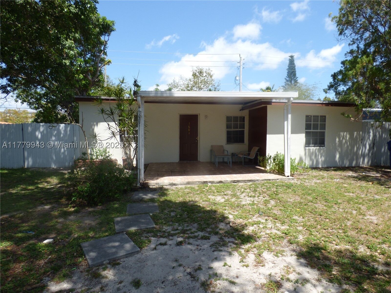Property Photo:  1601 NE 182nd St  FL 33162 