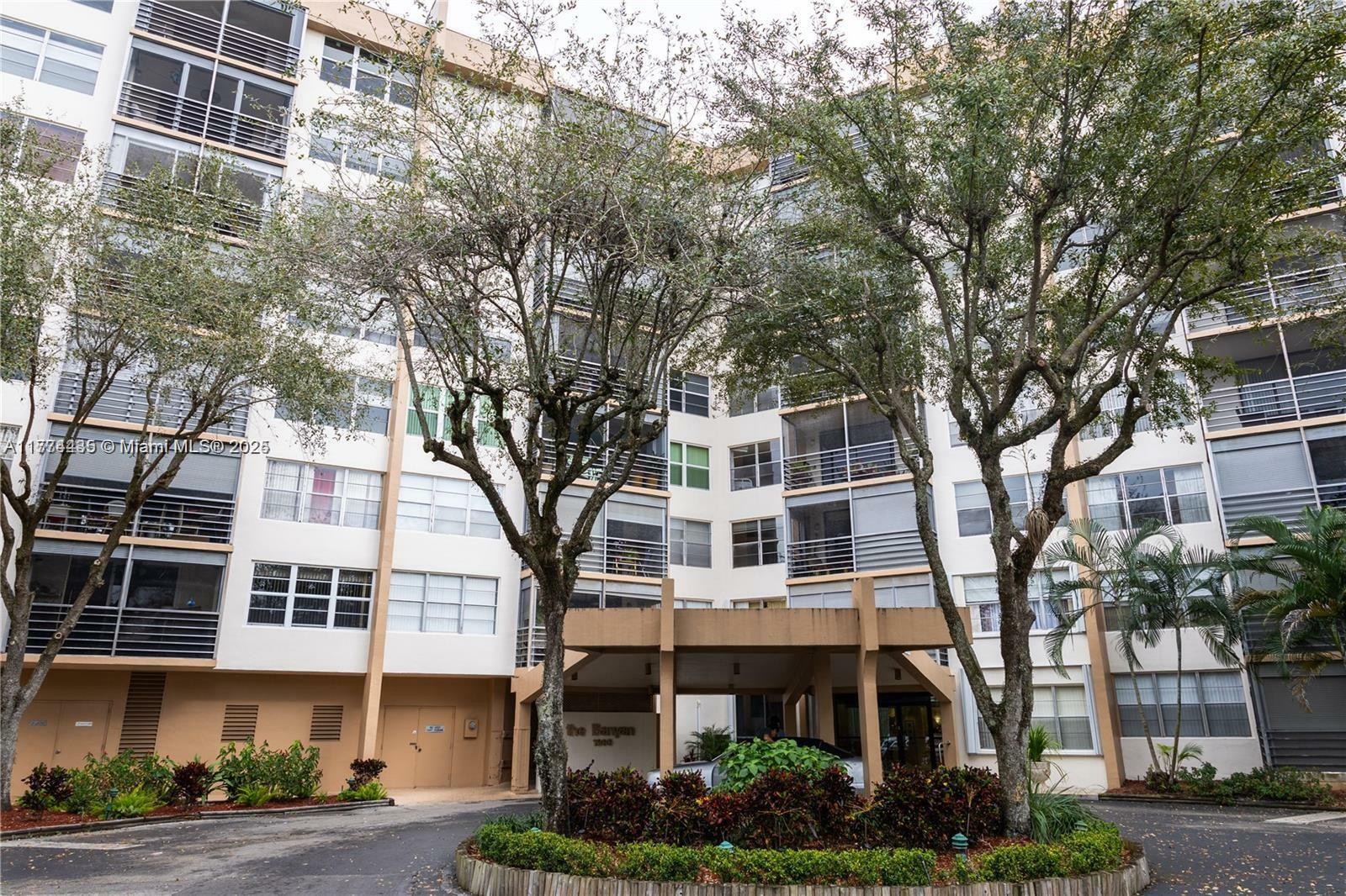 Property Photo: 1300 Saint Charles Pl Ph21 FL 33026