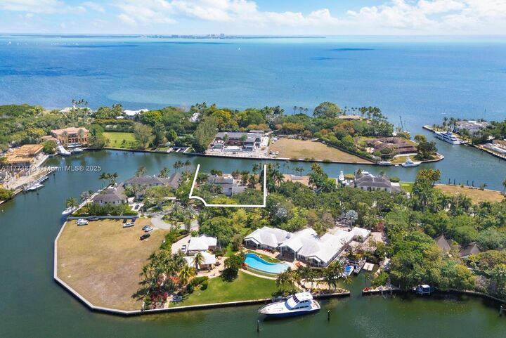30 Leucadendra Dr  Coral Gables FL 33156 photo
