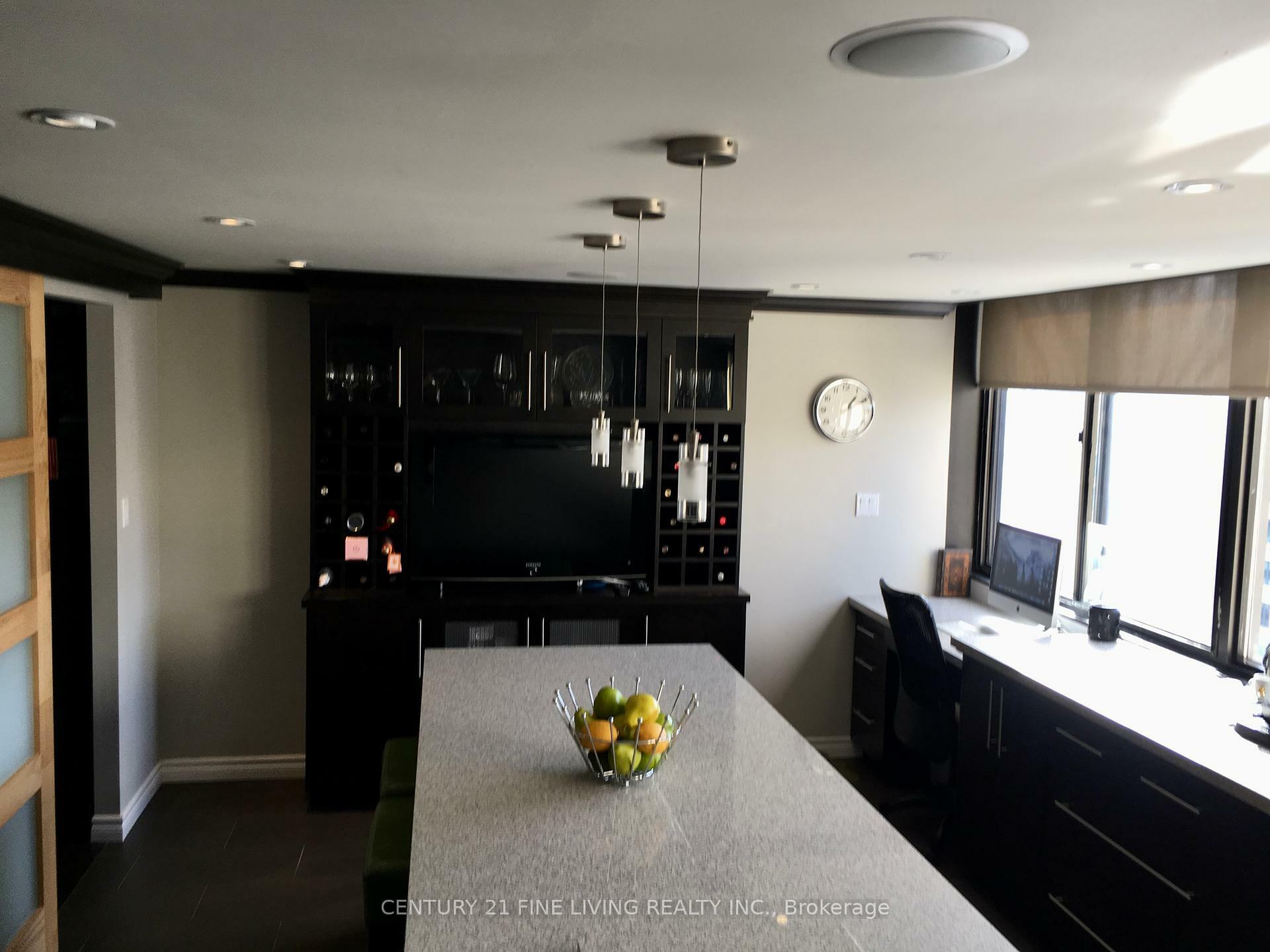Property Photo: 256 Jarvis Street #15D ON M5B 2J4