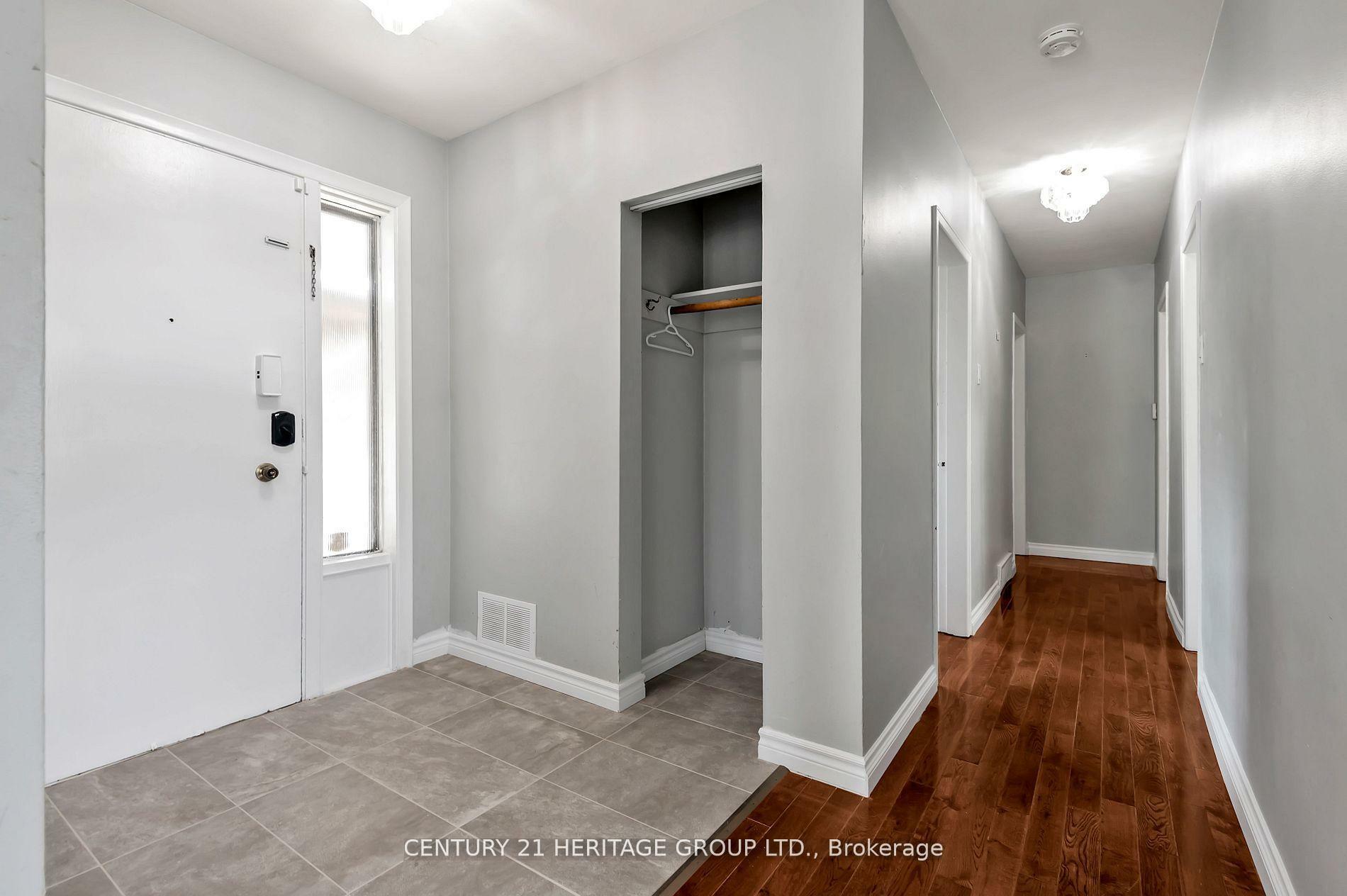 Photo de la propriété: 12 Kitson Drive ON M1M 3C8