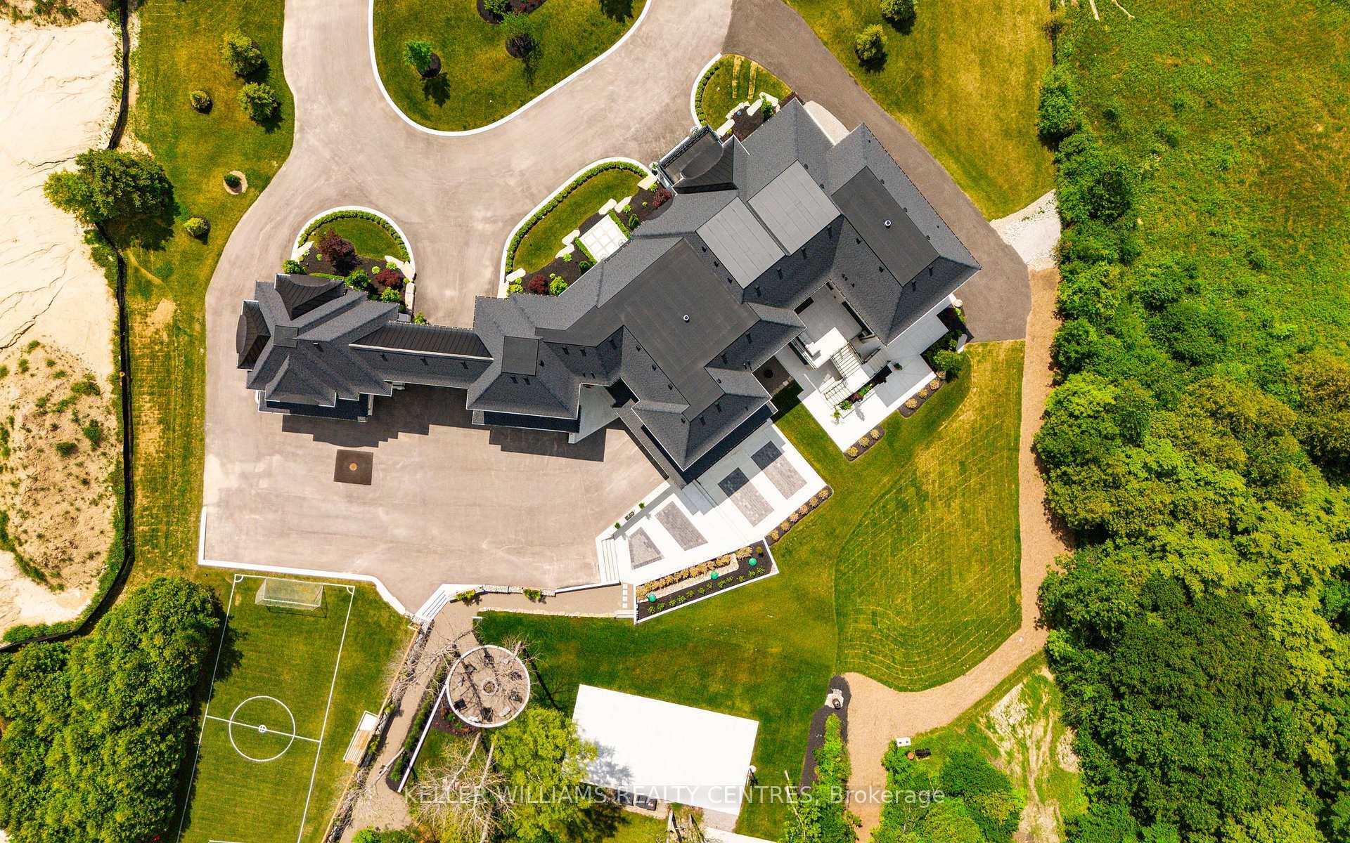 Property Photo: 39 Orlin Chappel Court ON L7B 0P6