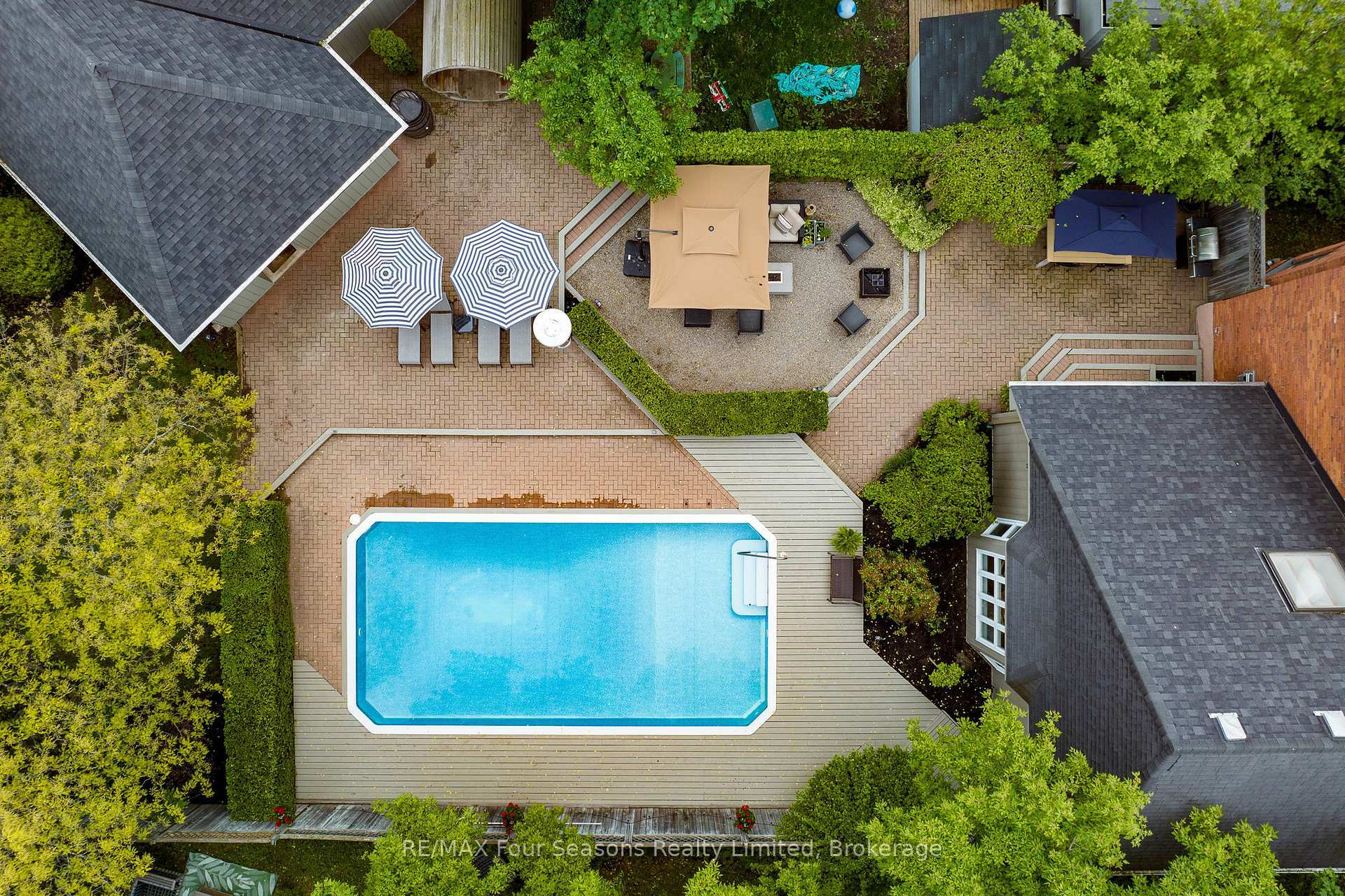 Property Photo: 133 Minnesota Street ON L9Y 3S3