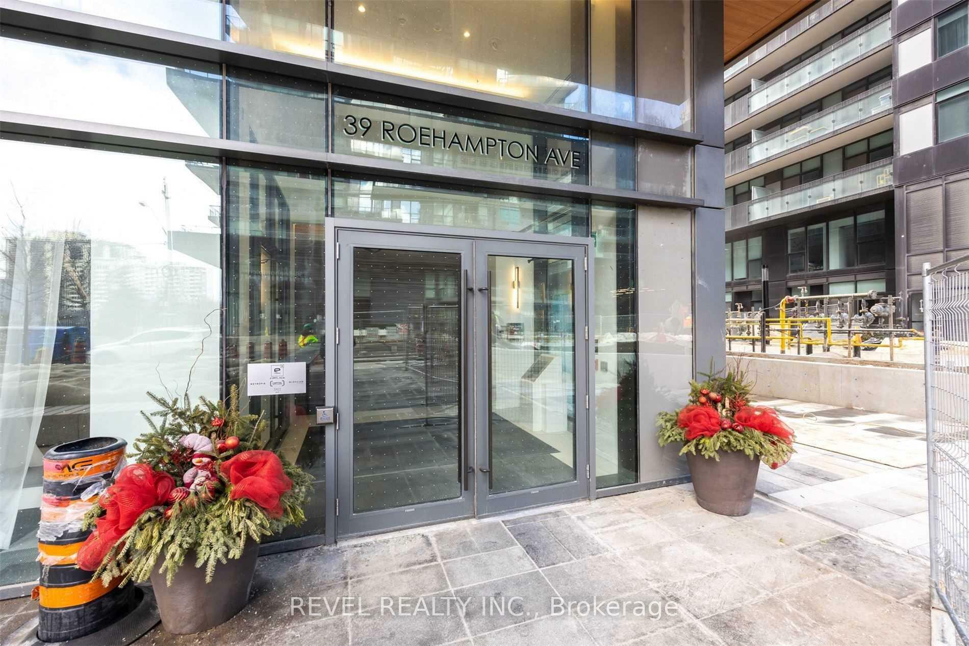 Property Photo:  39 Roehampton Avenue 1210  ON M4P 1P9 