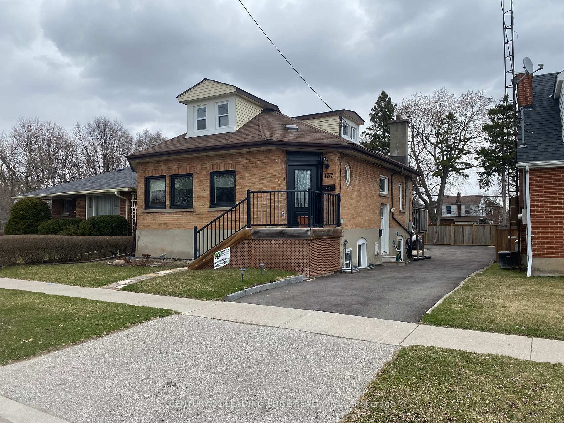 137 Rosehill Boulevard Upper Unit  Oshawa ON L1J 5G8 photo