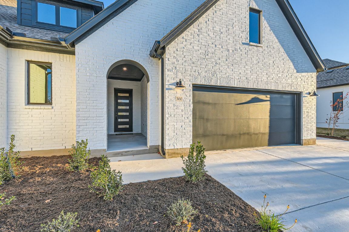 Property Photo: 300 Alava Way TX 78628