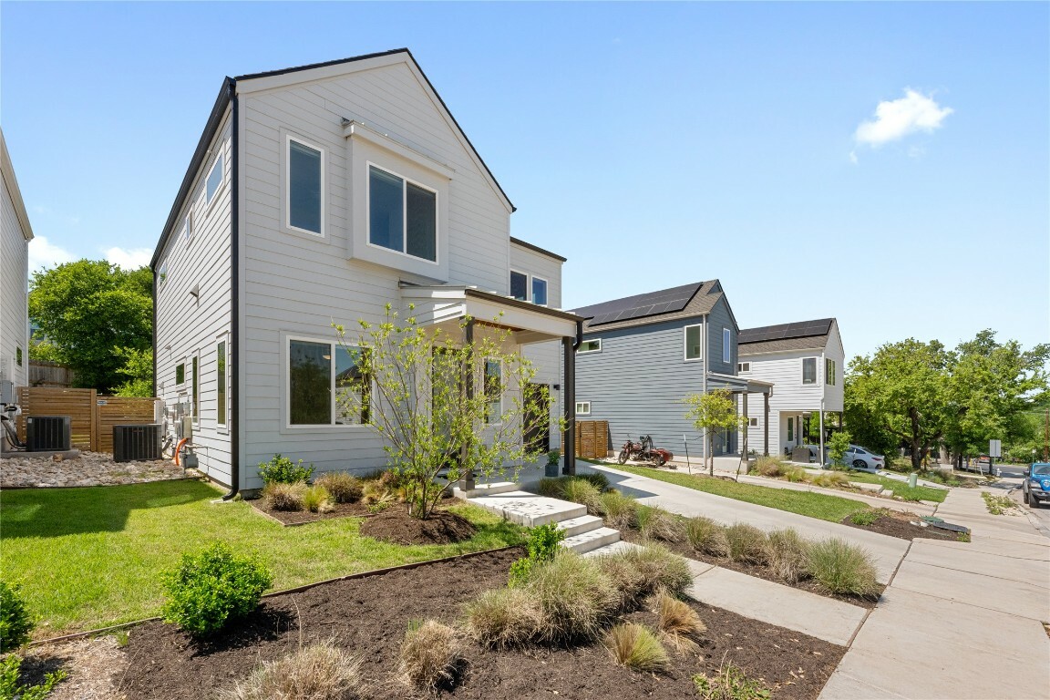 Property Photo: 1200 Sarabeth Way TX 78721