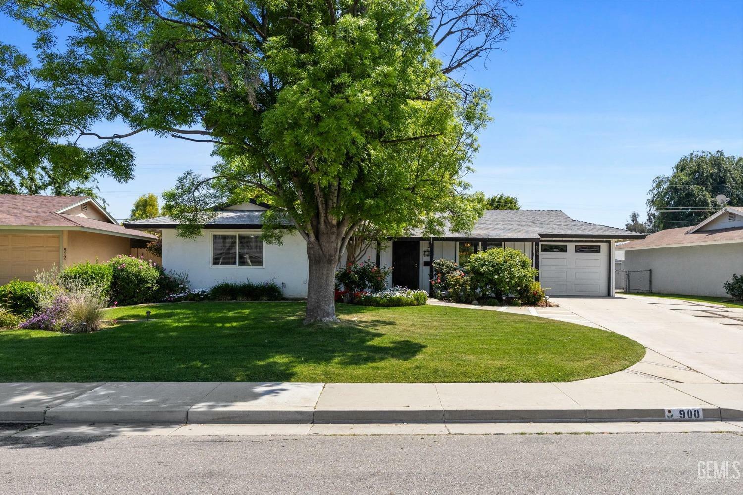 Property Photo: 900 Hogan Way CA 93309