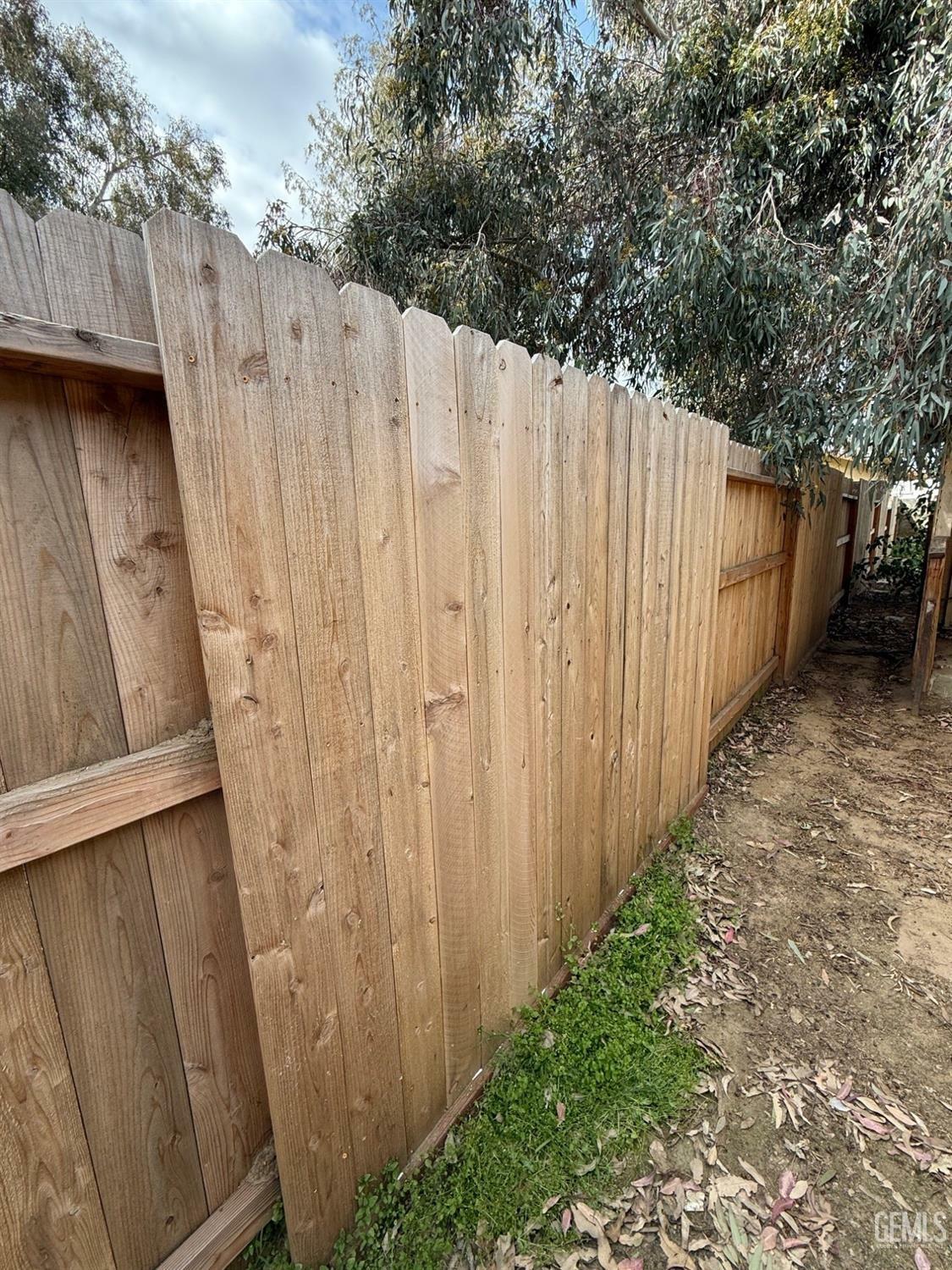 Property Photo: 305 Wistaria Street CA 93308