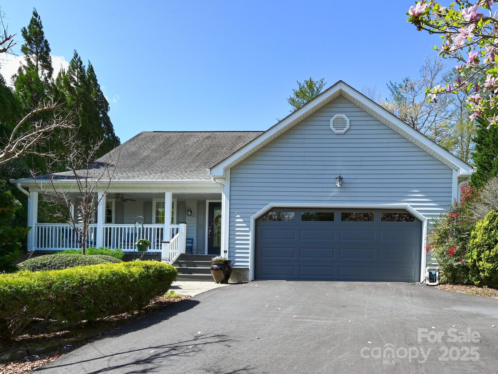 Property Photo: 3 Old Applewood Lane NC 28739