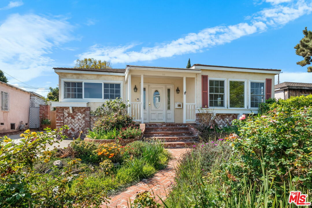 Property Photo: 6132 W 82nd St CA 90045