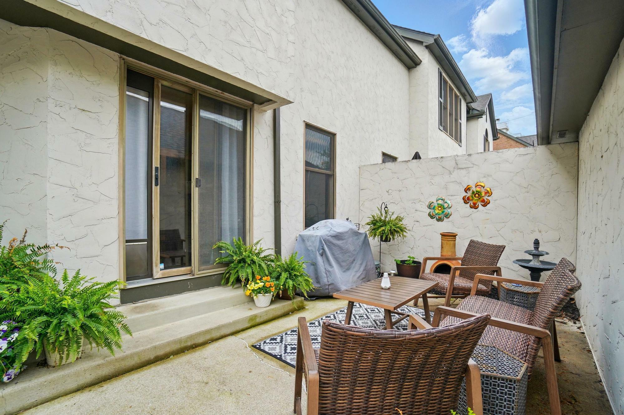 Property Photo: 5199 Willow Grove S Place OH 43017