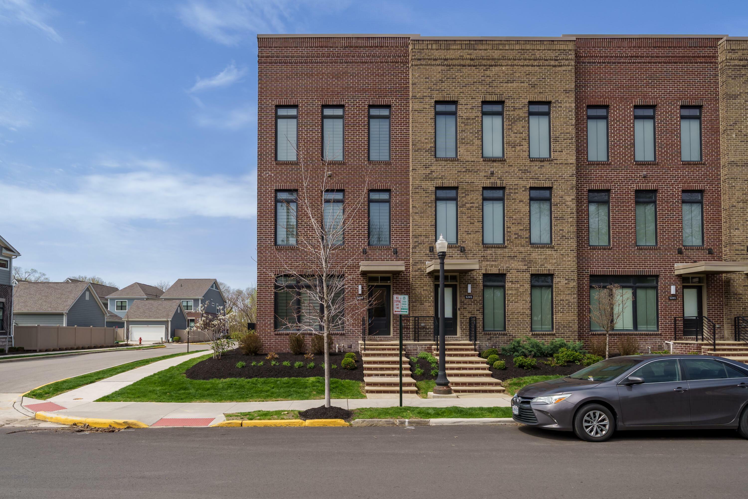 Property Photo: 1239 Perry Street OH 43201